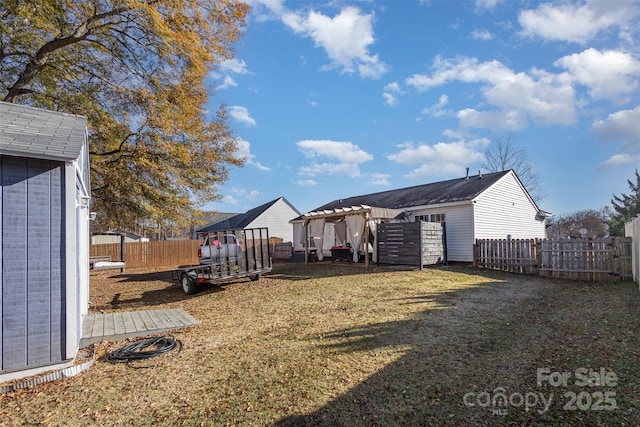 view of yard featuring a pergola