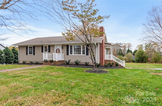 single story home featuring a front lawn