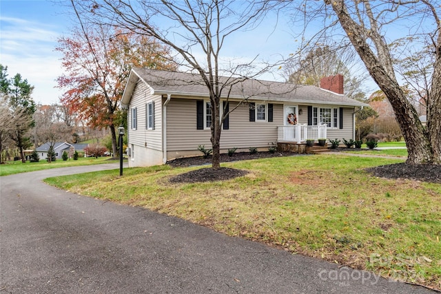 single story home featuring a front yard