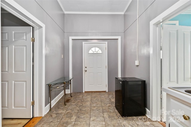 entryway featuring crown molding