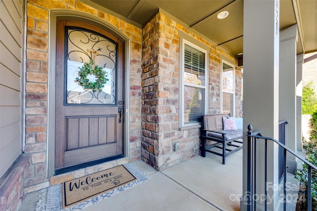 property entrance featuring a porch