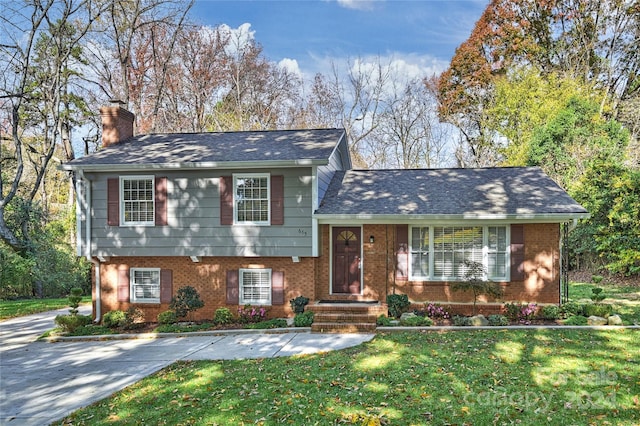 split level home featuring a front yard