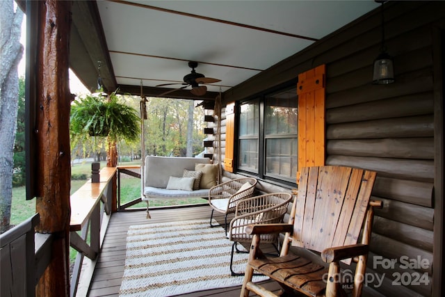 sunroom with ceiling fan