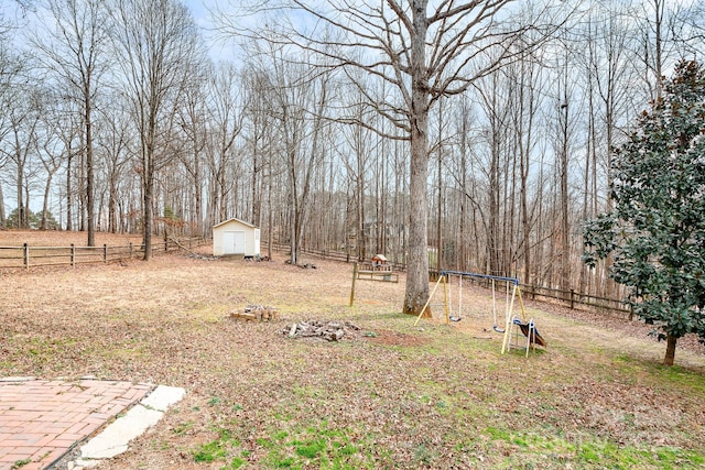 view of yard with a shed