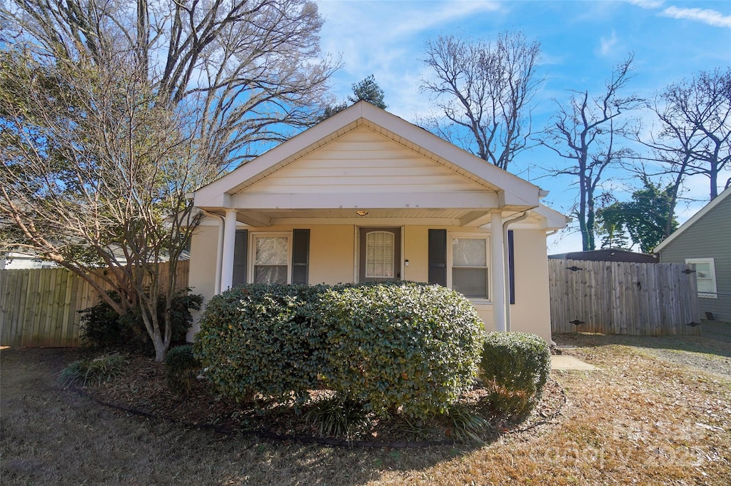 view of front of property featuring a porch