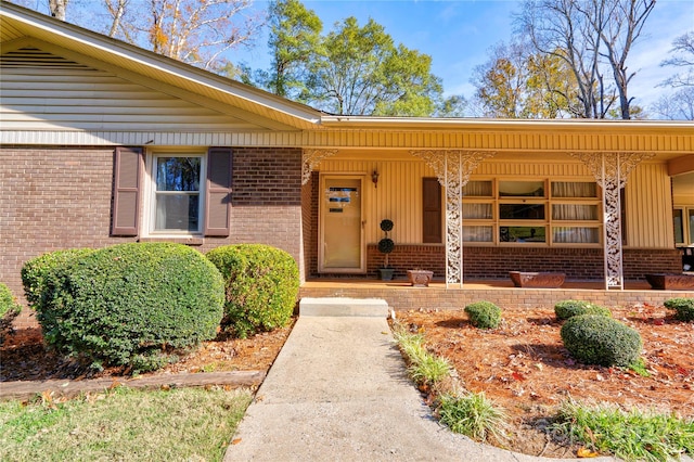 property entrance with covered porch