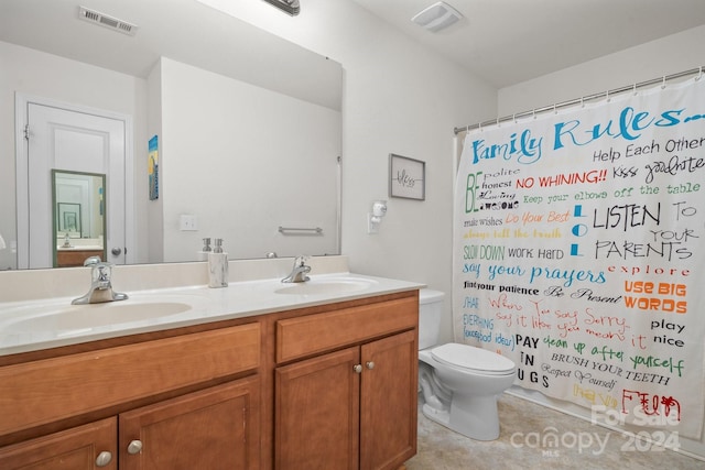 bathroom with a shower with curtain, vanity, and toilet