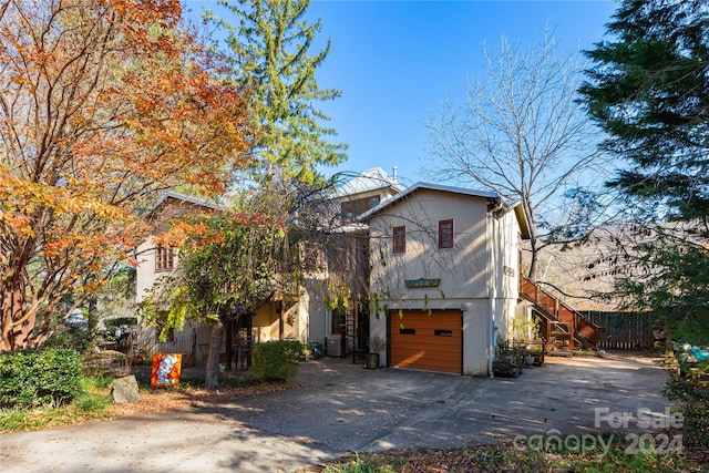 view of front facade with a garage