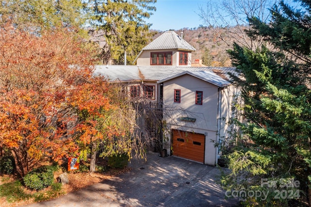 view of front of house featuring a garage