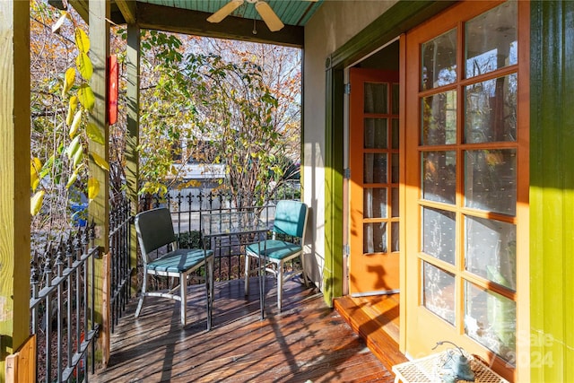 balcony featuring ceiling fan