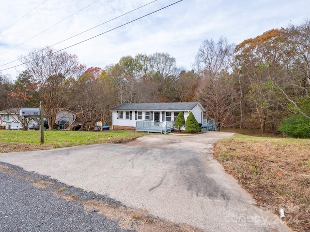 view of front of property with a front lawn