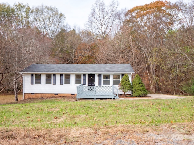 view of front of home with a front lawn