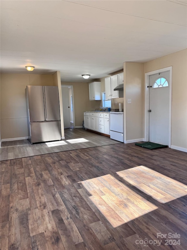 kitchen with dark wood-type flooring, sink, electric range, white cabinetry, and stainless steel refrigerator