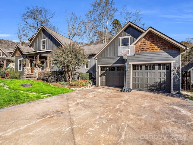 craftsman-style house with a front yard