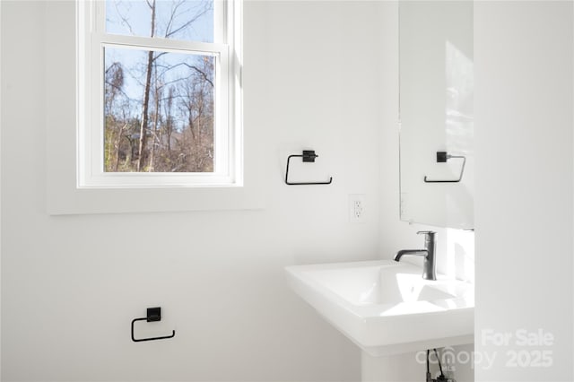 bathroom featuring sink