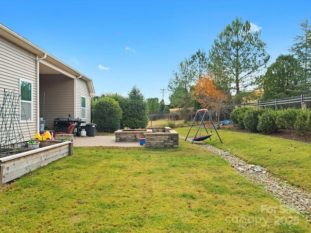 view of yard featuring a patio