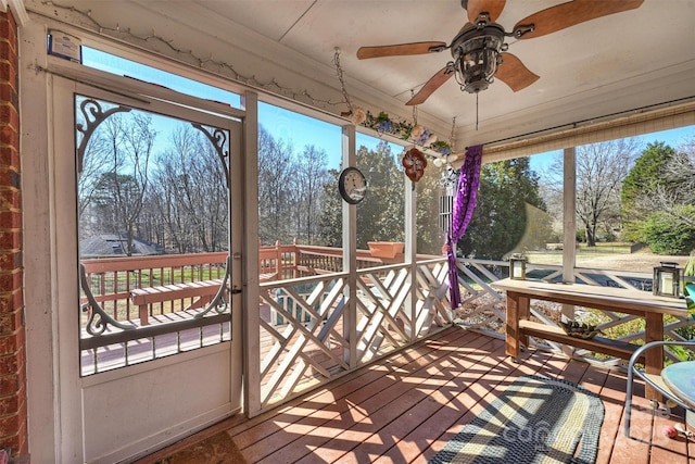 sunroom / solarium featuring ceiling fan