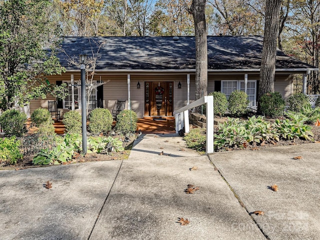 ranch-style house featuring a porch