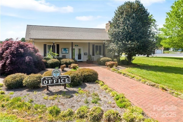 view of front of property featuring covered porch and a front lawn