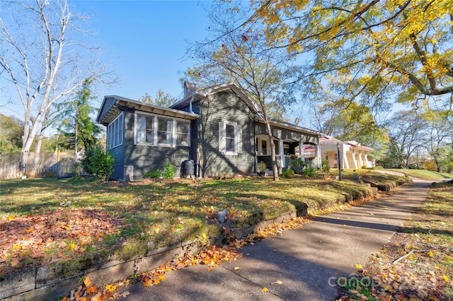 view of front of property with a front lawn