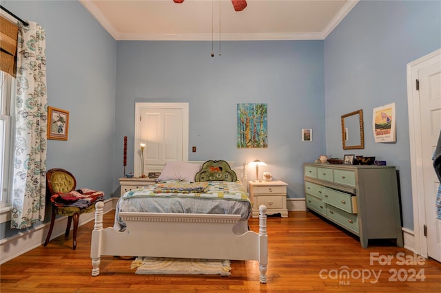 bedroom with crown molding, hardwood / wood-style floors, and ceiling fan