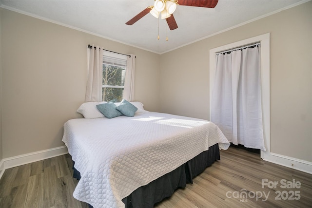 bedroom with crown molding, hardwood / wood-style floors, and ceiling fan