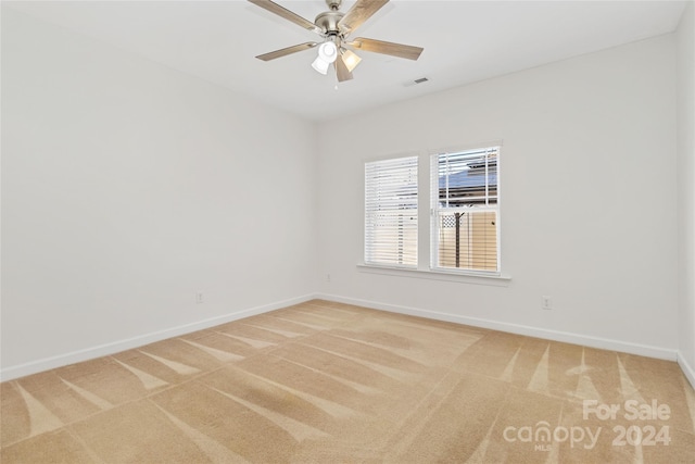 carpeted empty room featuring ceiling fan