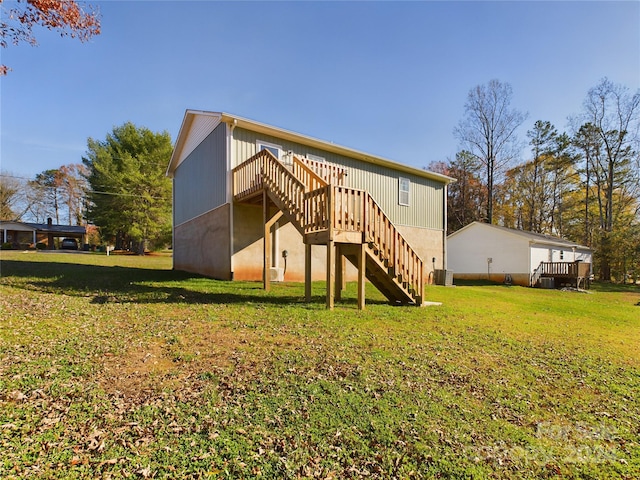 back of property featuring central air condition unit, a wooden deck, and a yard