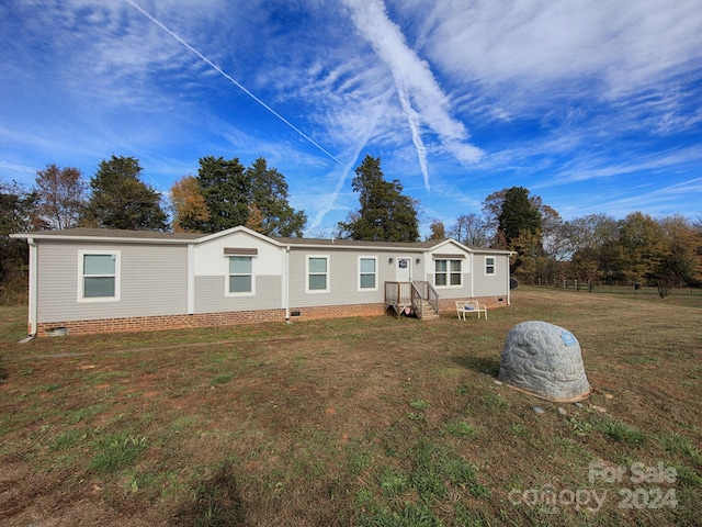 view of front of home with a front lawn