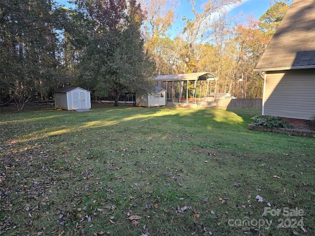 view of yard featuring a storage unit