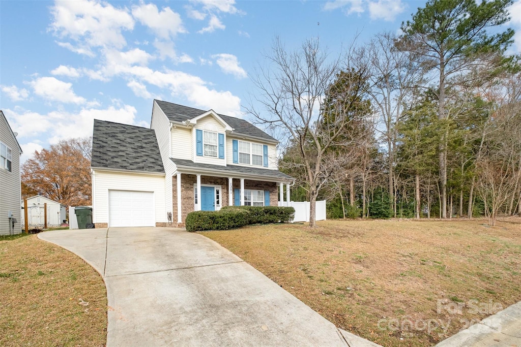 view of front facade featuring a garage and a front yard