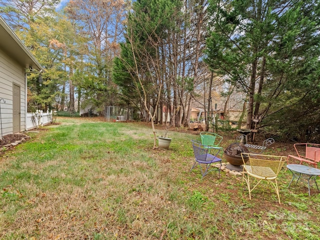 view of yard featuring an outdoor fire pit