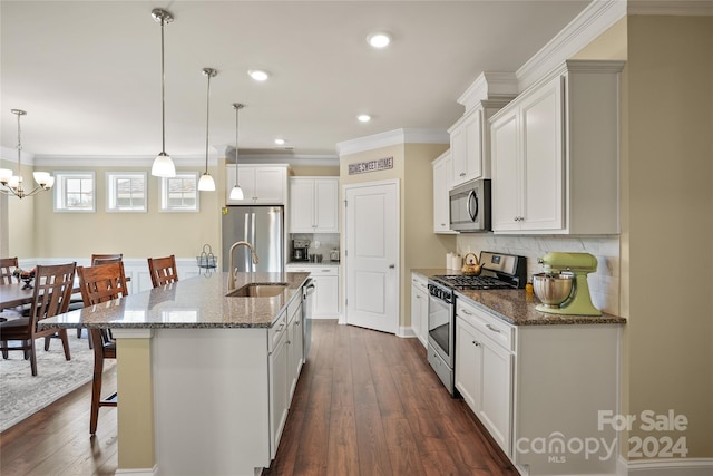 kitchen featuring appliances with stainless steel finishes, dark hardwood / wood-style flooring, a center island with sink, and sink