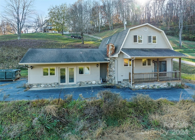 view of front of property featuring a porch