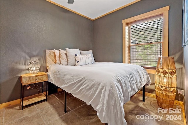 bedroom featuring ceiling fan