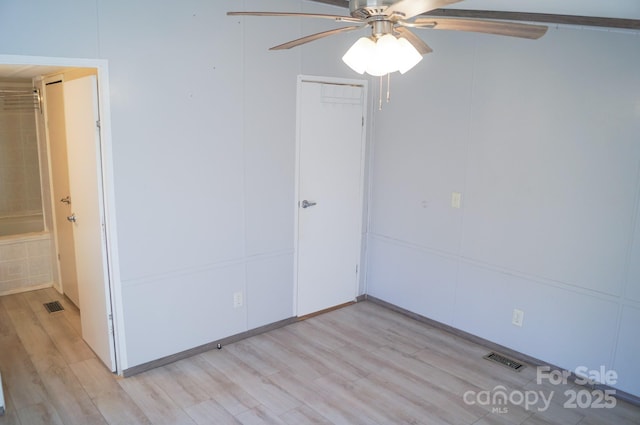 empty room with light hardwood / wood-style flooring and ceiling fan