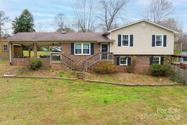 view of front of property featuring a front lawn