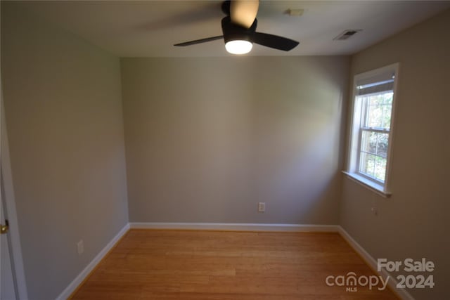 empty room featuring light hardwood / wood-style flooring and ceiling fan