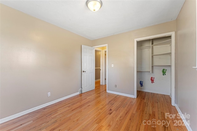 unfurnished bedroom featuring light hardwood / wood-style floors and a closet