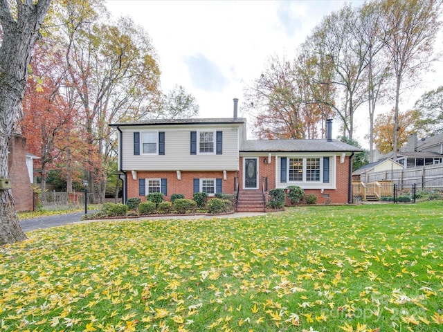 tri-level home featuring a front lawn