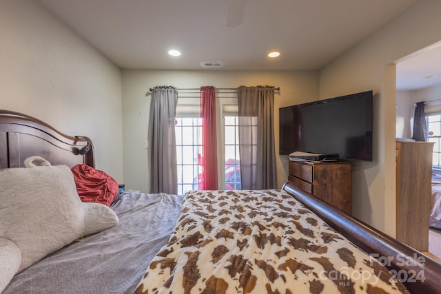 bedroom featuring ceiling fan