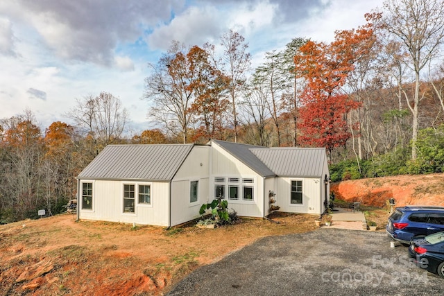 view of front of property