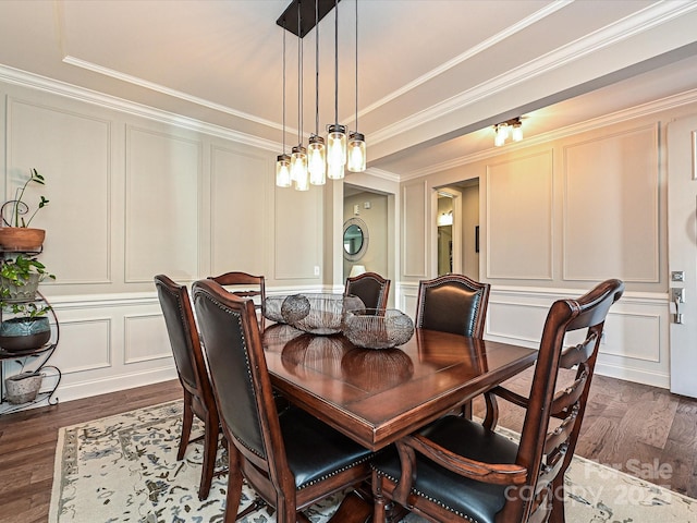 dining area with a notable chandelier, dark hardwood / wood-style floors, and crown molding