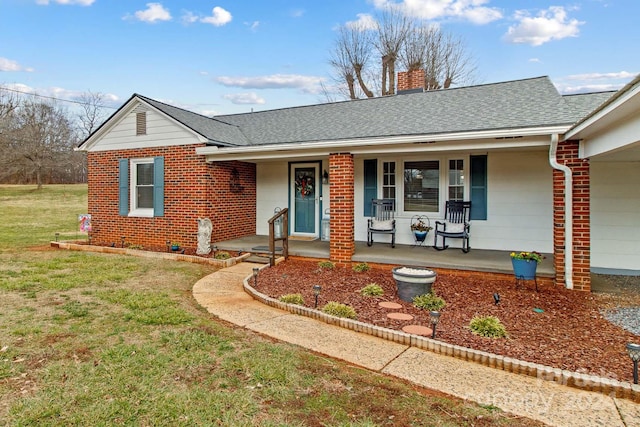 ranch-style house with covered porch and a front yard