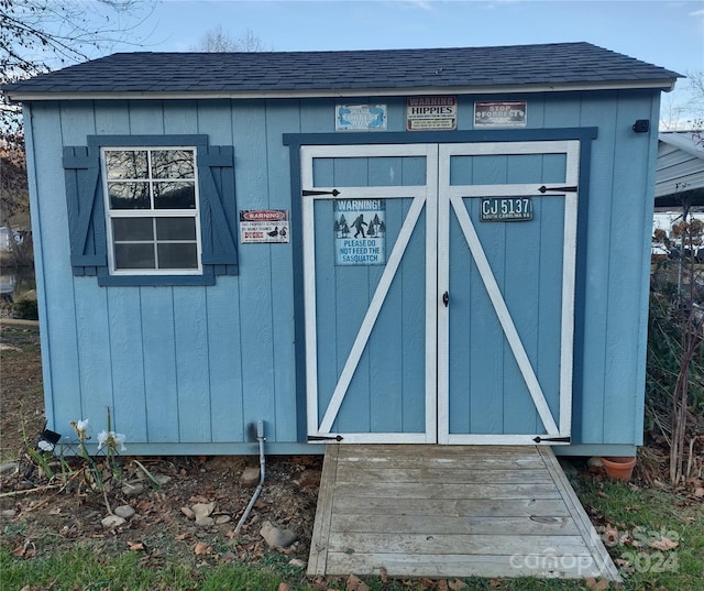 view of outbuilding