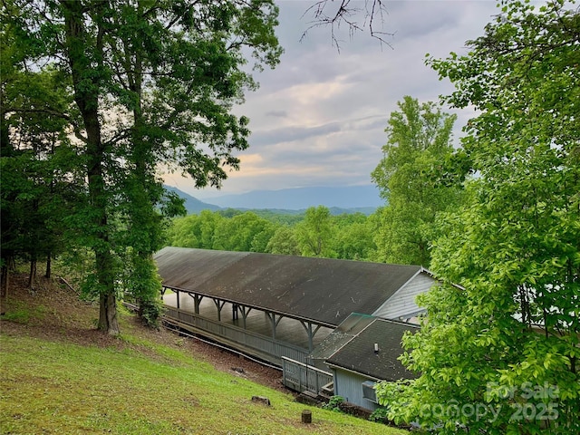 view of home's community featuring a mountain view