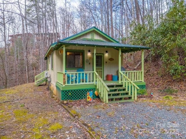 bungalow-style house with covered porch