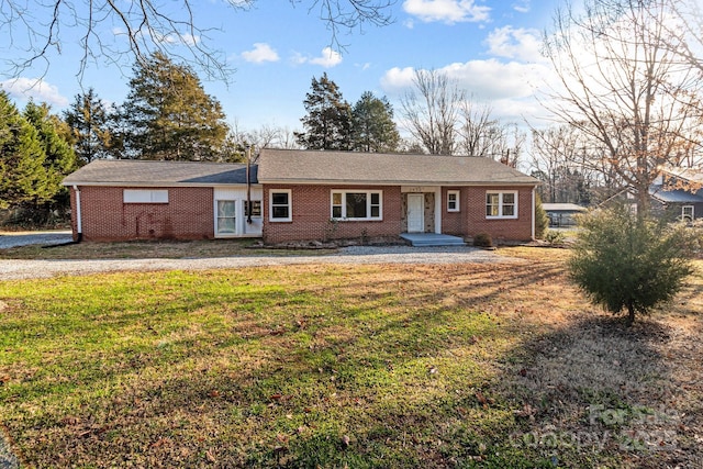 single story home with a front lawn