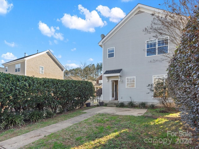 exterior space with a yard