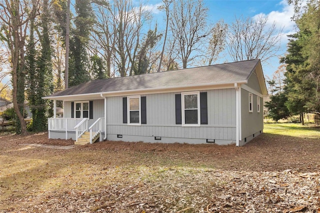 manufactured / mobile home featuring a porch